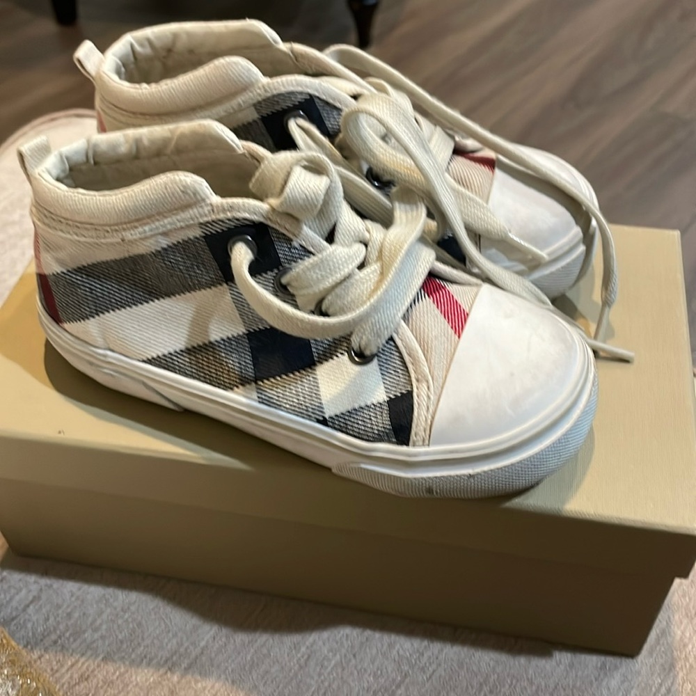 Burberry sneakers
